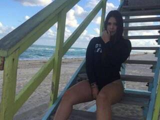 エロティックなビデオチャット NoaahJenner