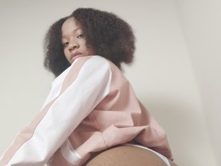 エロティックなビデオチャット NuruAziza