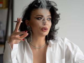 エロティックなビデオチャット OnlyNicolle