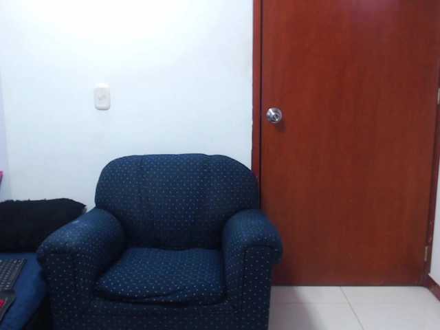 ブロードキャストスクリーンショット pamelaaniston