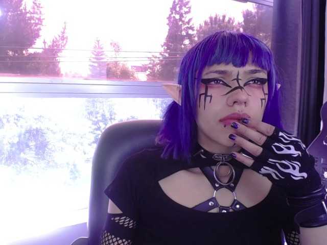 写真 PhychomagcArt Welcom me room!! come and play with this goth girl, but very slutty, do you want to come and taste her squirt and cum?