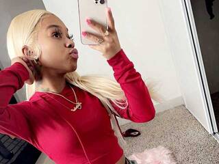 エロティックなビデオチャット QueeenJ