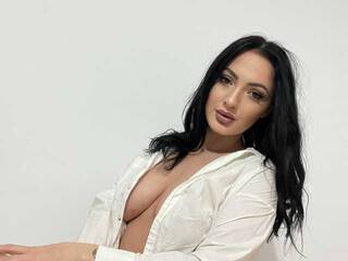 エロティックなビデオチャット RaisaSalvis