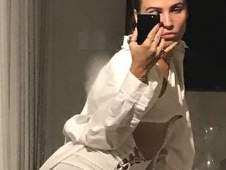 エロティックなビデオチャット REALMEANTINA