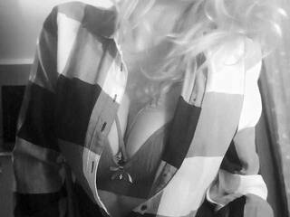 エロティックなビデオチャット Rishana