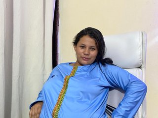 エロティックなビデオチャット SalmaBadawi