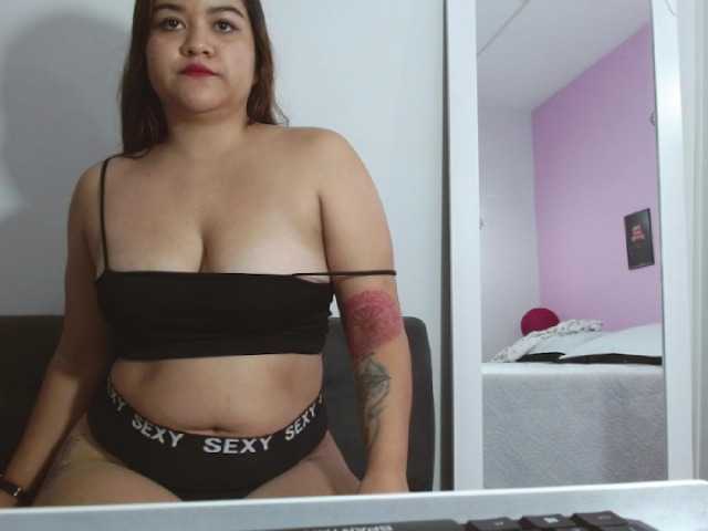 写真 SaraFranco I am new here! Welcome guys♥ #curvy #new #brunette