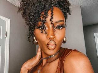 エロティックなビデオチャット Sarah-Sweets