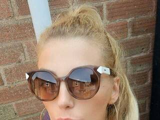 エロティックなビデオチャット SavageAss