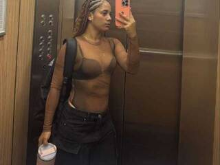 エロティックなビデオチャット SeleneRouge