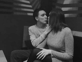 エロティックなビデオチャット Sex-Dealers