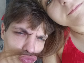 エロティックなビデオチャット HornyLadyAndAndrey