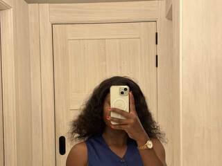 エロティックなビデオチャット ShySerena