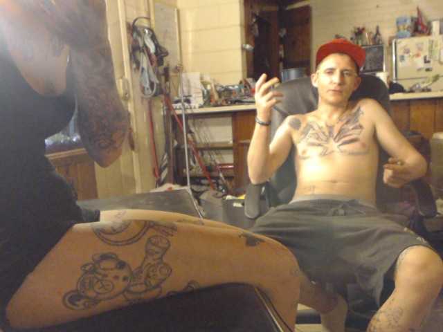 写真 Sid520Sidney #tattoo special #cum see me get #penetrated by #charlee-sinn wanna see her tattoo me #topless??? lets see how much!!!