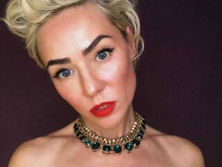 エロティックなビデオチャット Sonya-Fry