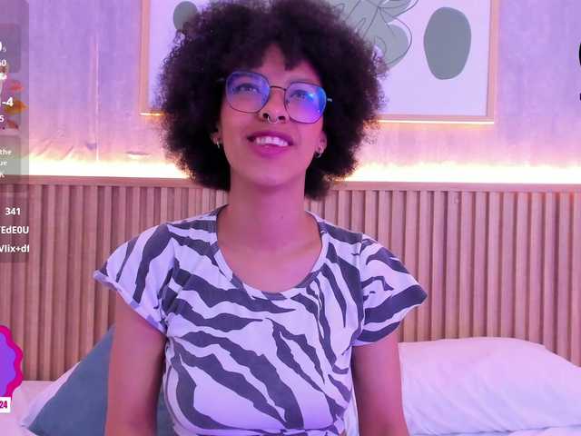 ブロードキャストスクリーンショット sophie-rojas