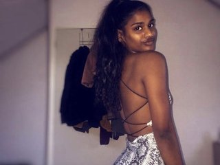 エロティックなビデオチャット surayaNdia