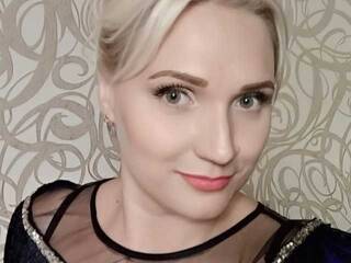 エロティックなビデオチャット SweetRedDeva