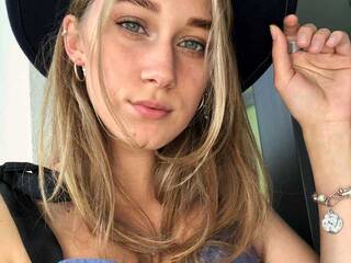 エロティックなビデオチャット SweetSofie18