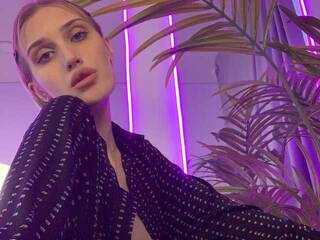 エロティックなビデオチャット TallTiranda