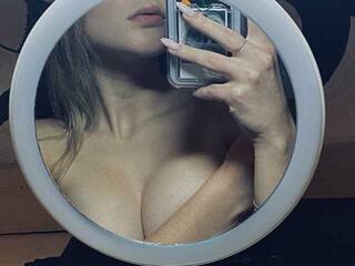 エロティックなビデオチャット ThanderKiti