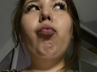 エロティックなビデオチャット Thebaddestfemale