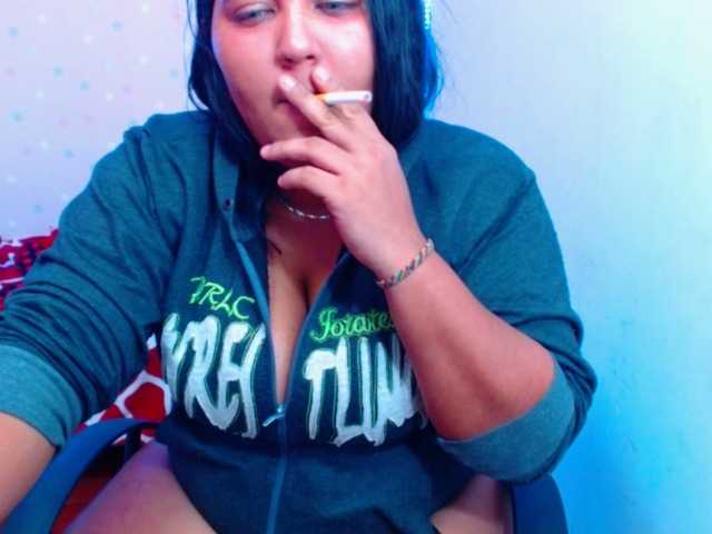 写真 Themistress #findom #smoke #mistress #bigboobs #sph #lovense