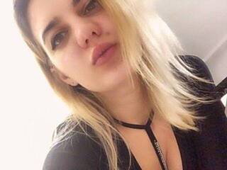 エロティックなビデオチャット tinava