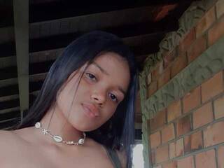 エロティックなビデオチャット Tiny-Annie