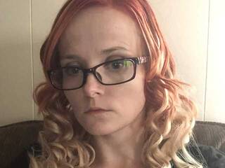 エロティックなビデオチャット TinyTee