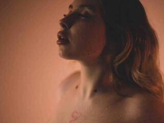 エロティックなビデオチャット trishha