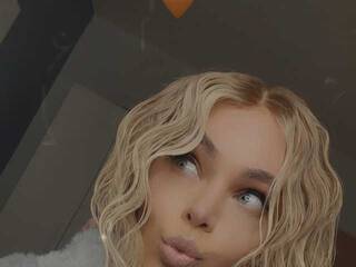 エロティックなビデオチャット TyraKadney