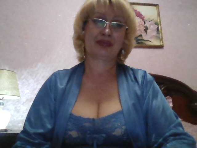 写真 _mamasita_ Greetings, my dears: * Welcome im my room. I will be glad to your attention and gifts :) I'm collecting tokens for a better camera. Need @remain :*