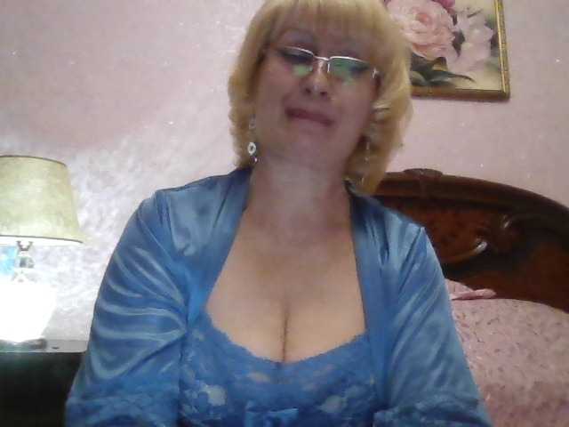 写真 _mamasita_ Greetings, my dears: * Welcome im my room. I will be glad to your attention and gifts :) I'm collecting tokens for a better camera. Need @remain :*