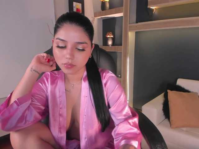 写真 VictoriaLeia beautiful latina with hot pussy for you to make her reach orgasm IG: Victoria_moodel♥ Striptease♥ @remain tks left