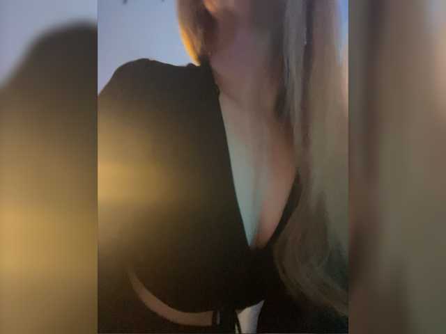 写真 _Vishka_ Striptease private. I don’t masturbate. I don't undress in free chat