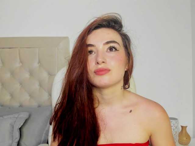 写真 violetwatson- Today I am very playful, do you want to come and try me! Goal: 1500 tokens