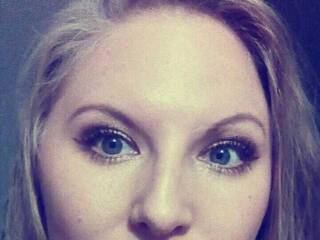 エロティックなビデオチャット VivianFlirty