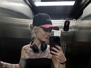 エロティックなビデオチャット VivianRocks