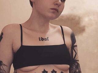 エロティックなビデオチャット MephQueen