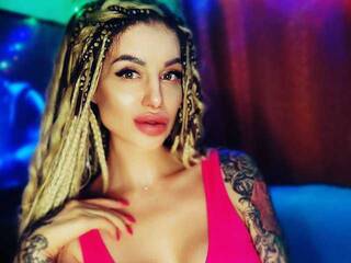 エロティックなビデオチャット wild-amazon