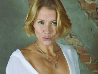 エロティックなビデオチャット xcyola