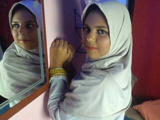 エロティックなビデオチャット YaminaIssawi