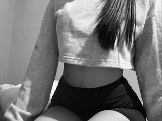 エロティックなビデオチャット yesenya