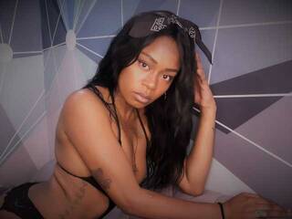 エロティックなビデオチャット yonce-white