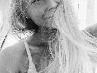 エロティックなビデオチャット yorani