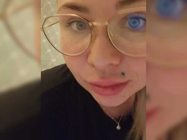 ブロードキャストスクリーンショット YourFunnyBlondiee