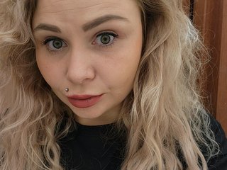 エロティックなビデオチャット YourFunnyBlondiee