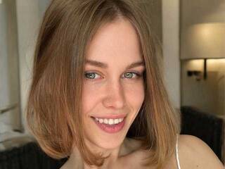 エロティックなビデオチャット YourJuly