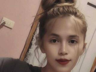 エロティックなビデオチャット YourMochii